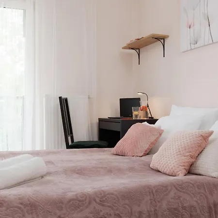 Wola Banderii By Renters Apartment Warsaw